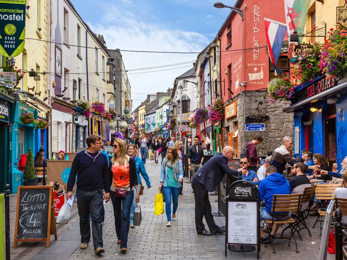Galway City — Old Town, Shops & Pubs — photo 2